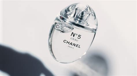 copertina oggi chanel|Chanel n. 5 L'Eau Drop, il nuovo flacone ispirato a Marilyn .